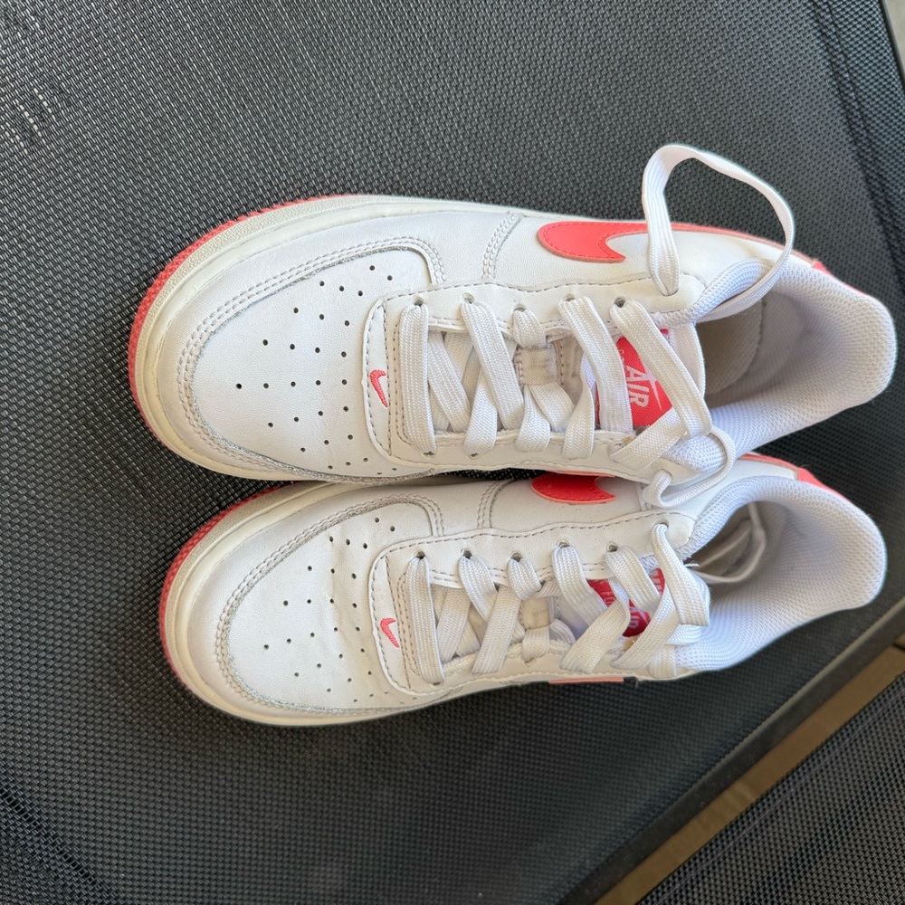 Nike Kids Sneakers in White and Pink